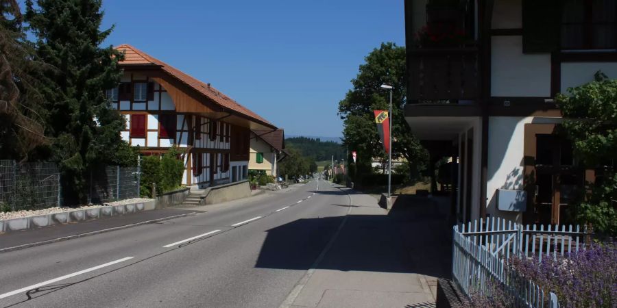 Hauptstrasse in Richtung Wengi.