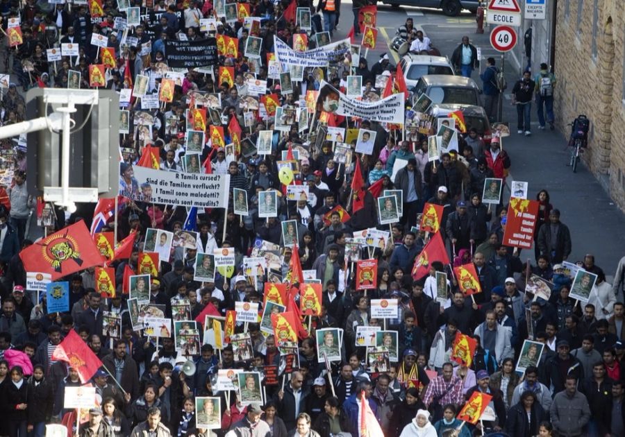 Noch während des Kriegs protestierten geflüchtete Tamilen oder Angehörige der Tamil Tigers gegen die sri-lankesische Regierung, hier in Genf, März 2009.