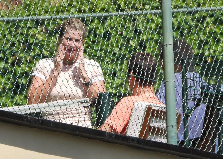 Roger und Mirka Federer spielen in Portofino (I) Tennis.