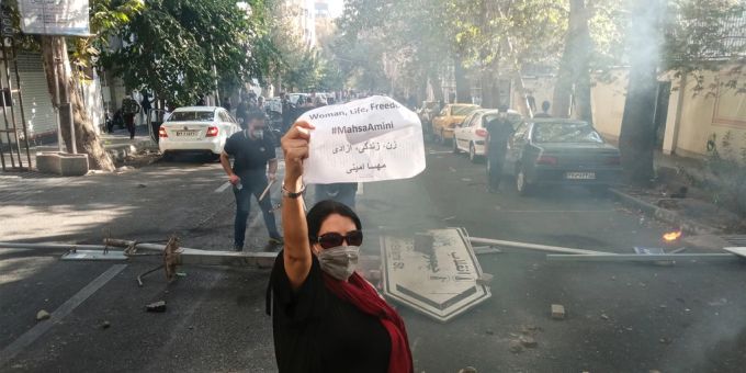Seit dem tragischen Tod von Jina Mahsa Amini gegen die Menschen auf die Strasse. Proteste im Iran