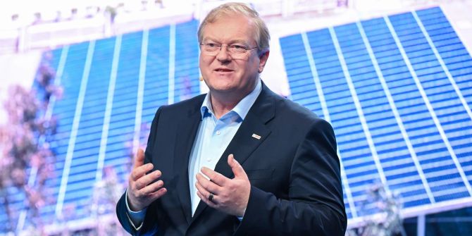 Stefan Hartung