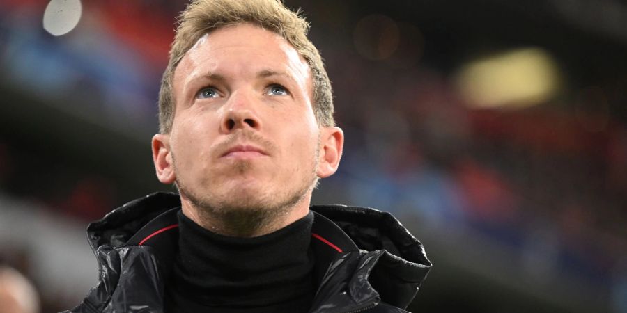 Münchens Trainer Julian Nagelsmann am Spielfeldrand.