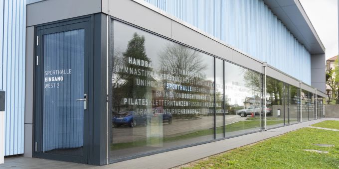 Die Sporthalle beim Sekundarschulhaus an der Bielstrasse in Wiedlisbach. Die Sporthalle beim Sekundarschulhaus an der Bielstrasse in Wiedlisbach.