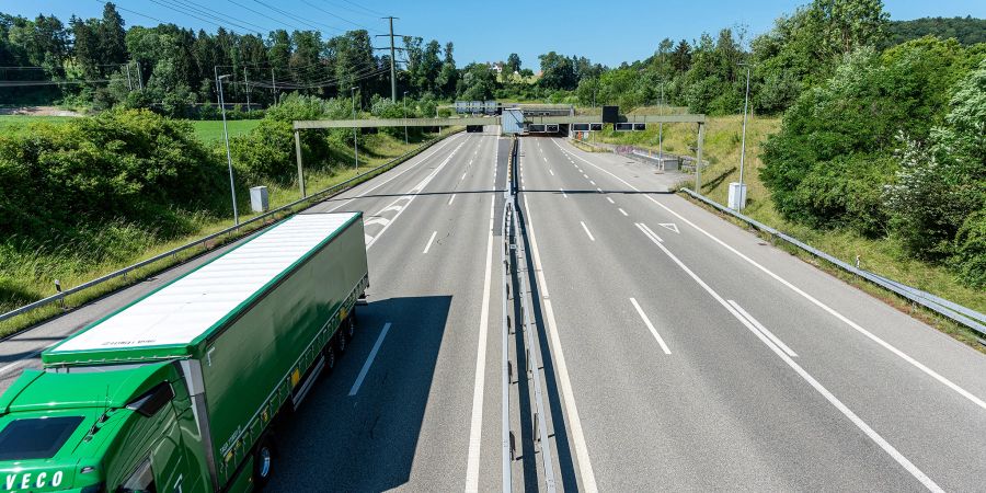 Die Autobahn A5 in Zuchwil.