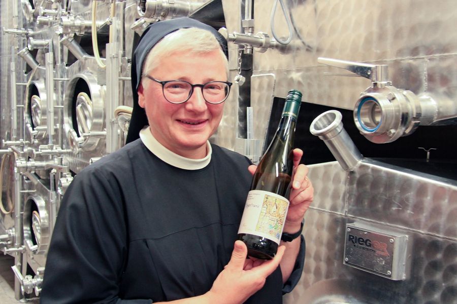 Ordensschwester Wein Winzerin Weingut Kloster