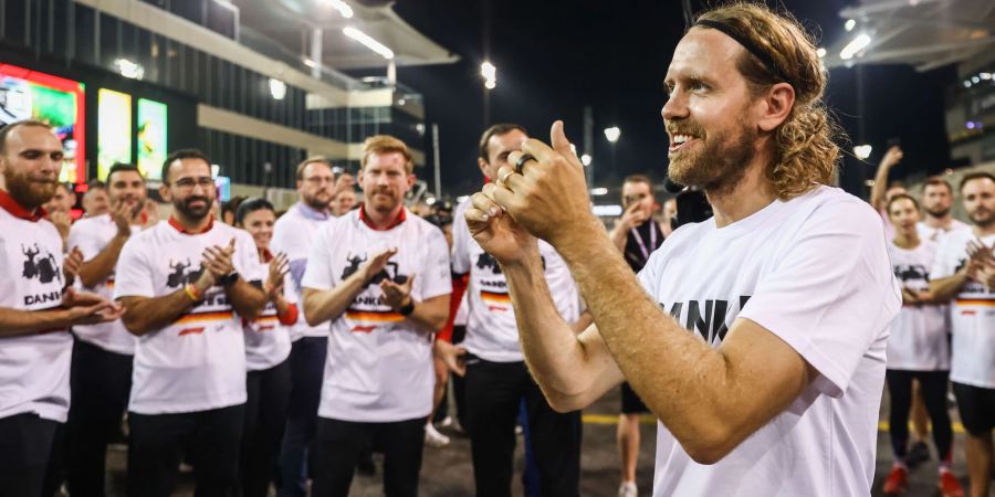 Sebastian Vettel verabschiedet sich von der Formel 1 mit einem Lauf über die Strecke von Abu Dhabi.