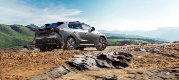 Bei ersten Fahrversuchen konnte der Subaru Solterra mit seinem Off-Road-Qualitäten wirklich überzeugen Subaru Solterra