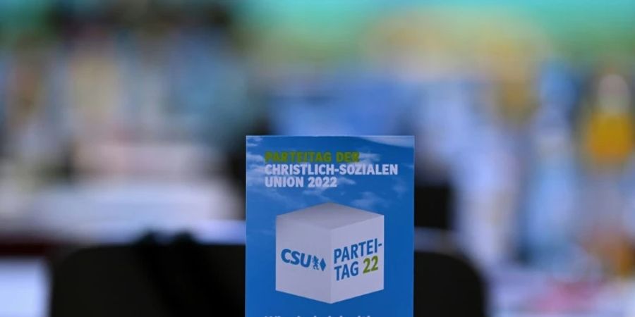 Ein Flyer auf dem CSU-Parteitag in Augsburg