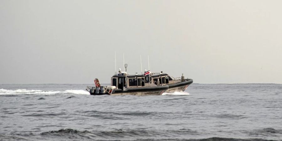 Boot der costa-ricanischen Küstenwache am 23. Oktober auf der Suche nach Vermissten des Flugzeugabsturzes.