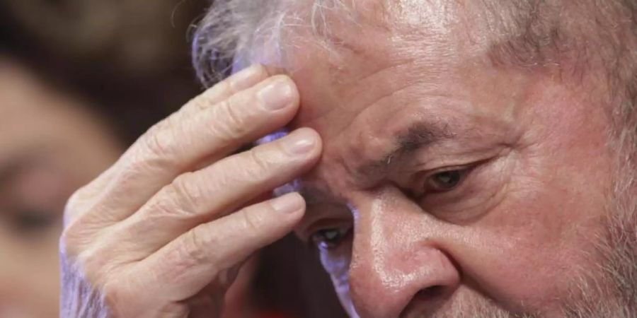 Ein brasilianisches Berufungsgericht hat eine Verurteilung des früheren Präsidenten Luiz Inacio Lula da Silva bestätigt und seine Freiheitsstrafe auf 17 Jahre verlängert. Foto: Eraldo Peres/AP/dpa