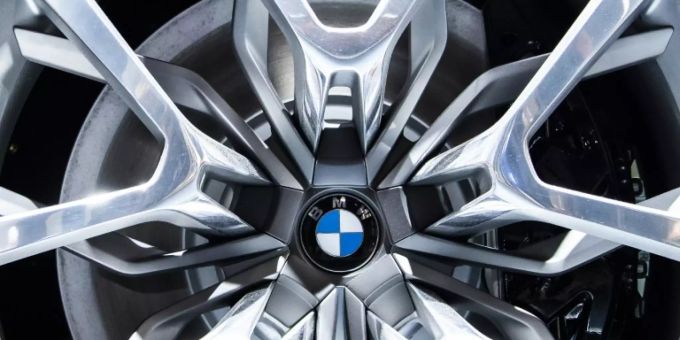BMW-Logo in einer Felge. Great Wall BMW