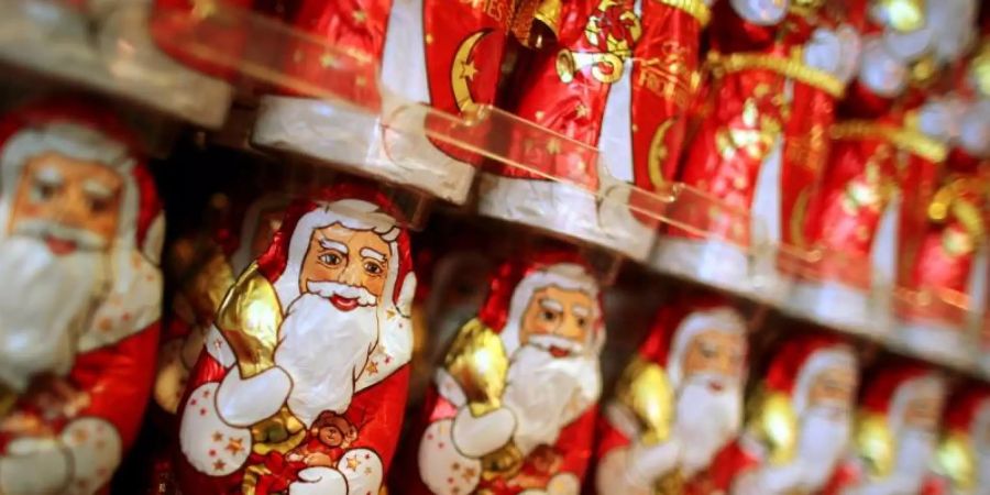 Drei Prozent mehr Schokoladen-Weihnachtsmänner gehen in diesem Jahr in Verkauf und Export. Foto: Oliver Berg/dpa