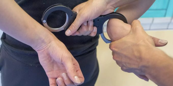 Der Täter konnte durch eine Patrouille der Stadtpolizei verhaftet werden. Verhaftung