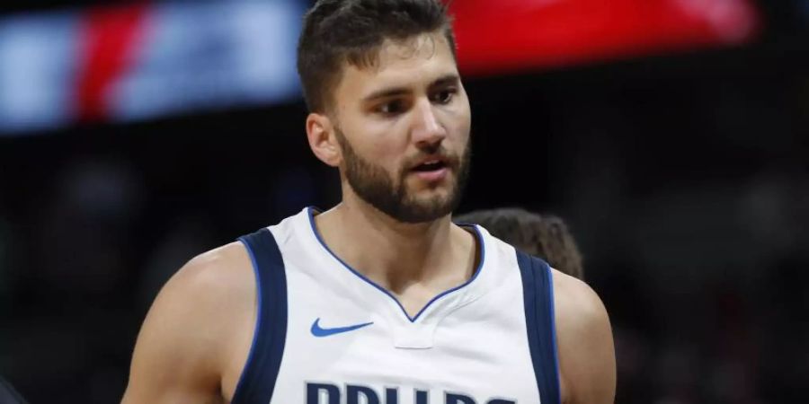Kassierte mit den Dallas Mavericks eine Niederlage gegen die Knicks: Maxi Kleber. Foto: David Zalubowski/AP/dpa