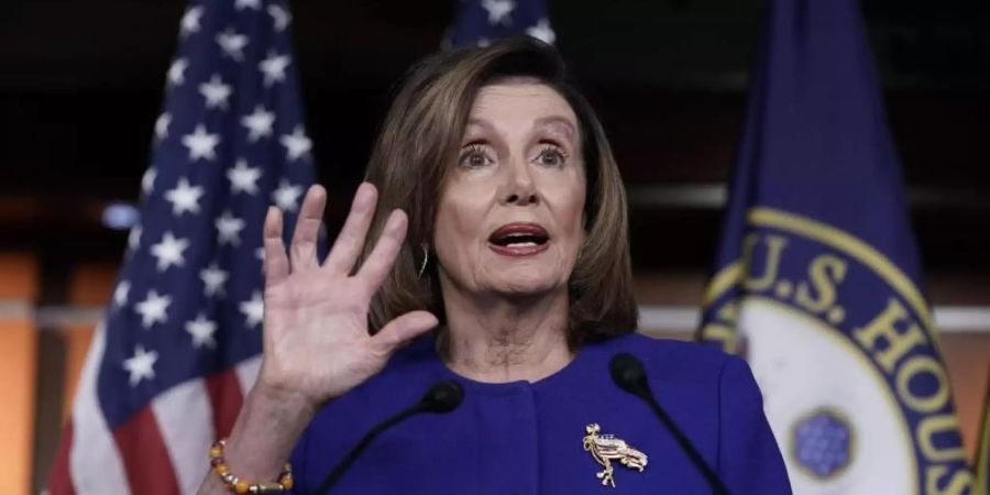 Die Vorsitzende des Repräsentantenhauses, die Demokratin Nancy Pelosi, spricht in Washington zu Journalisten. Foto: J. Scott Applewhite/AP/dpa