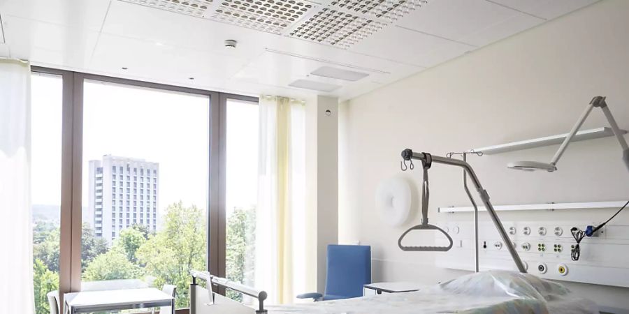 Rund eine Million Personen haben 2018 ein Bett im Spital in Anspruch genommen. Das sind etwa gleich viele wie ein Jahr zuvor. (Themenbild)