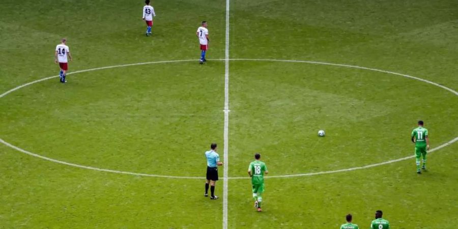 Die Fussball-Bundesliga startet vom 21. bis 23. August 2020 in die neue Spielzeit, am 31. August beginnt die 2. Liga. Foto: Axel Heimken/dpa