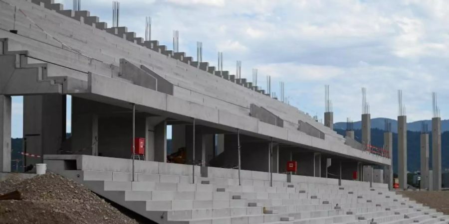 Noch in der Bauphase: Das neue Stadion des SC Freiburg. Foto: Patrick Seeger/dpa
