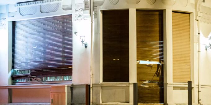 Blick auf das zerstörte türkische Café in Herne (D). herne café