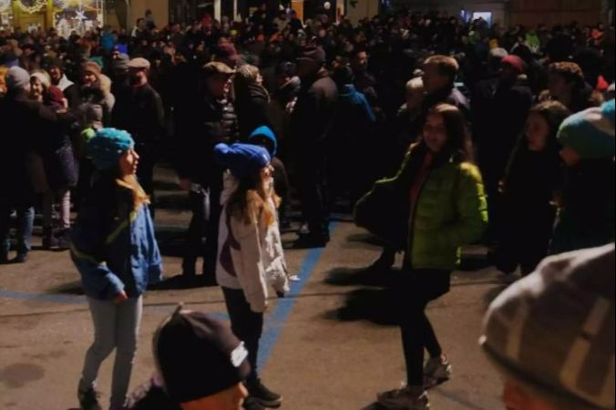 Kleine und Grosse, Alte und Junge, Reiche und Arme ... alle sind in der Silvesternacht unterwegs