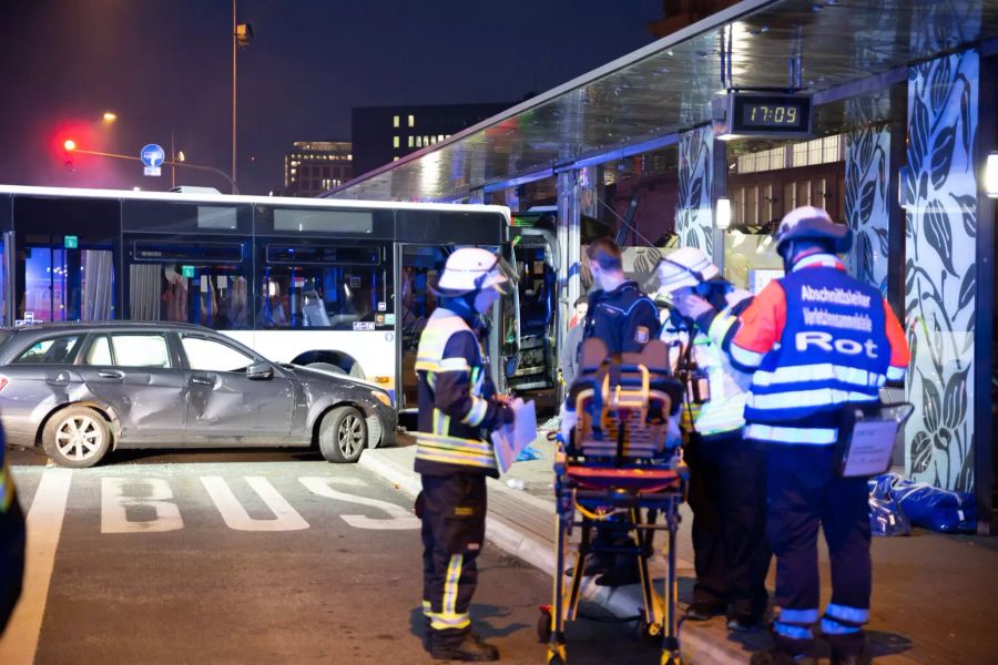 16 Verletzte bei Unfall