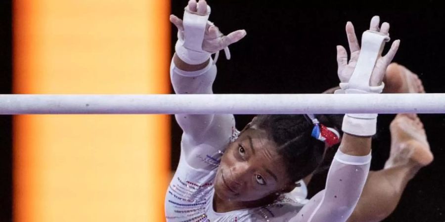 US-Star Simone Biles am Stufenbarren. Foto: Marijan Murat/dpa