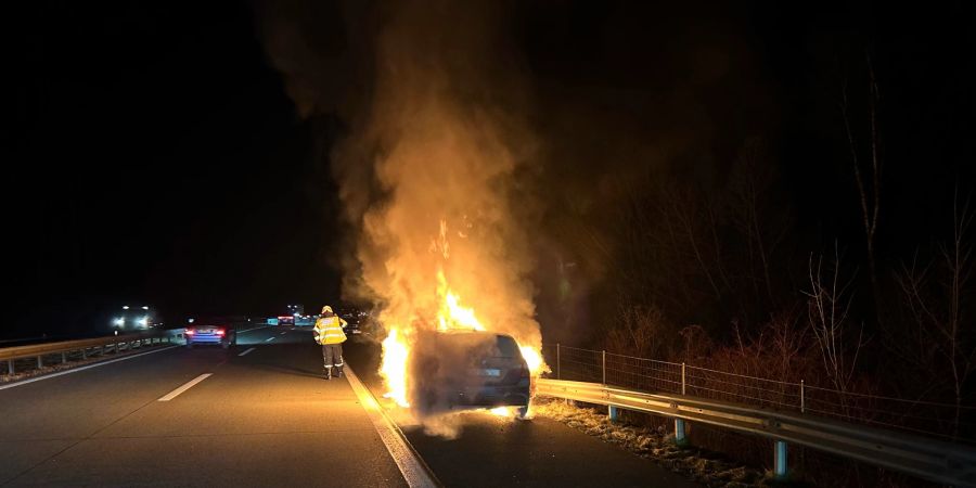 Autobrand auf A13.