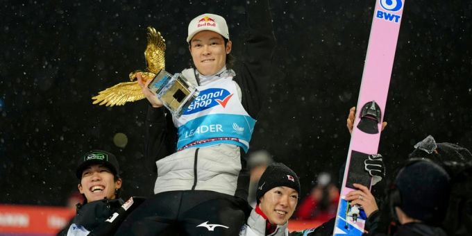 Ryoyu Kobayashi holt sich den goldenen Adler an der Vierschanzentournee. Vierschanzentournee Ryoyu Kobayashi