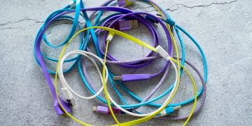 Viele bunte Kabel