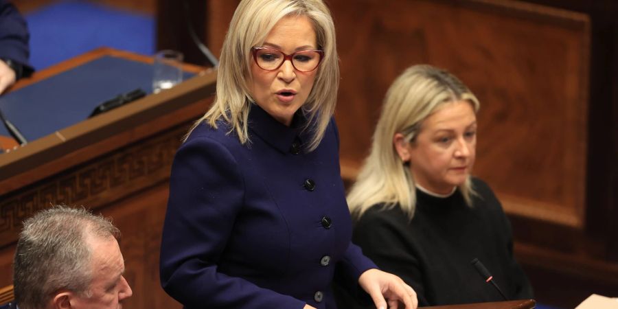 Nationalistin Michelle O'Neill von der Sinn-Féin-Partei führt seit Februar als Erste Ministerin die nordirische Regierung. (Archivbild)