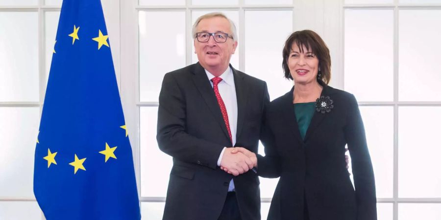 Beim Besuch von EU-Chef Jean-Claude Juncker verspricht der Bundesrat der EU die neue Kohäsionsmilliarde.