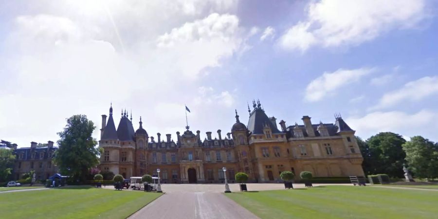 Beide Flugzeuge sollen auf dem Grundstück von Waddesdon Manor gelandet sein.