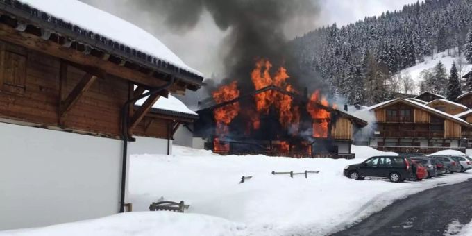Das Chalet brannte lichterloh. Das Chalet brannte lichterloh.