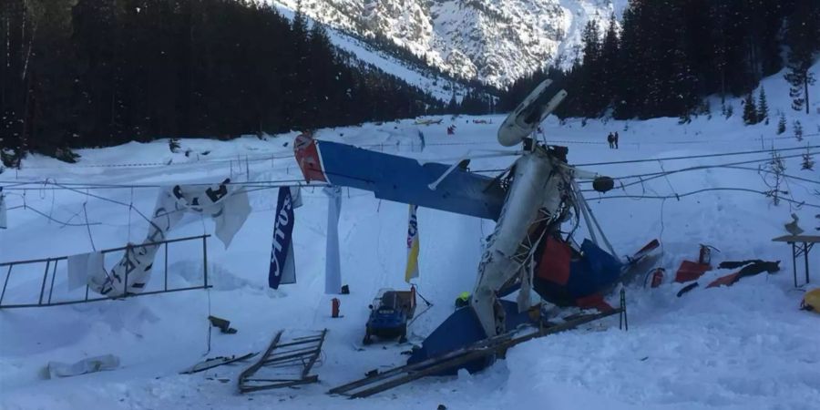 Das Flugzeug stürzte, im Rahmen einer Flugshow in Arosa GR, beim Start ab.