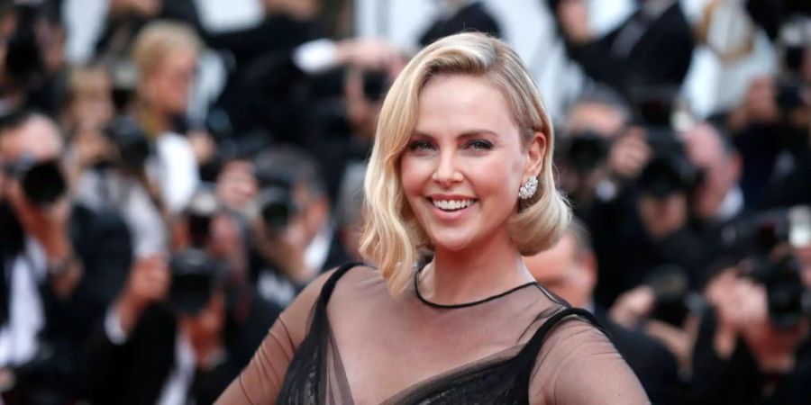 Applaus ist sich Hollywood-Star Charlize Theron (43) gewohnt. Bevor sie vor der Kamera stand, machte sie die Ausbildung zur Balletttänzerin am «Joffrey Ballet» in New York.