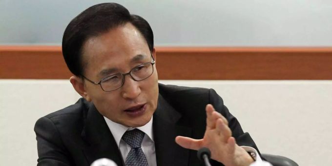 Korruption - Südkoreas Ex-Präsident Lee verhaftet