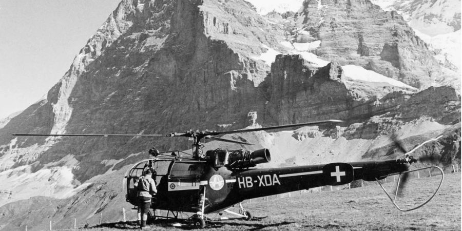 Die noch junge Fluggesellschaft sorgte rasch mit spektakulären Rettungen für Aufsehen. So schaffte der Pilot Günther Ammann 1971 die erste Direktrettung eines Alpinisten aus der Eigernordwand. Dafür wurde er mit dem Heroism-Award ausgezeichnet, der höchsten internationalen Auszeichnung, die in der Luftfahrt vergeben wird.