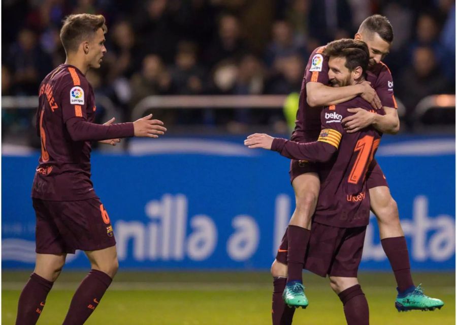 Der FC Barcelona krönt seine Meistersaison standesgemäss: Beim 4:2-Sieg gegen La Coruna gelingt Leo Messi ein Hattrick. Noch immer ist der FCB in der Meisterschaft unbesiegt – Erzrivale Real Madrid liegt auf Platz drei bereits 15 Punkte zurück.