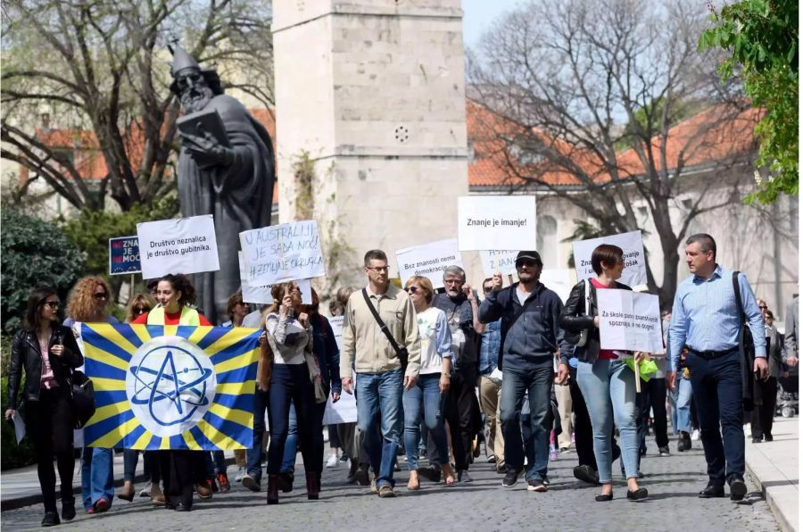 Ebenfalls in Split gingen die kroatischen Wissenschaftler auf die Strasse.