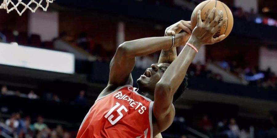 Höhenflug: Clint Capela trifft genauer als jegliche Superstars.