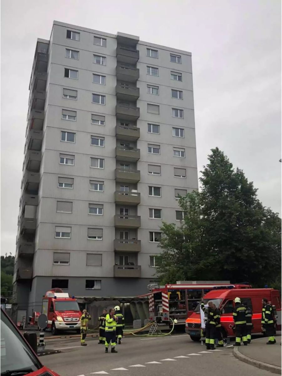 Hier im Erdgeschoss ist der Brand am frühen Morgen ausgebrochen.