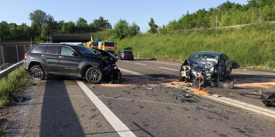 Eine Person starb, fünf weitere wurden teils schwer verletzt.