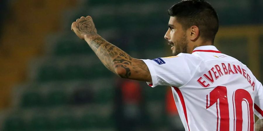 Ever Banega feiert ein Tor für den FC Sevilla.