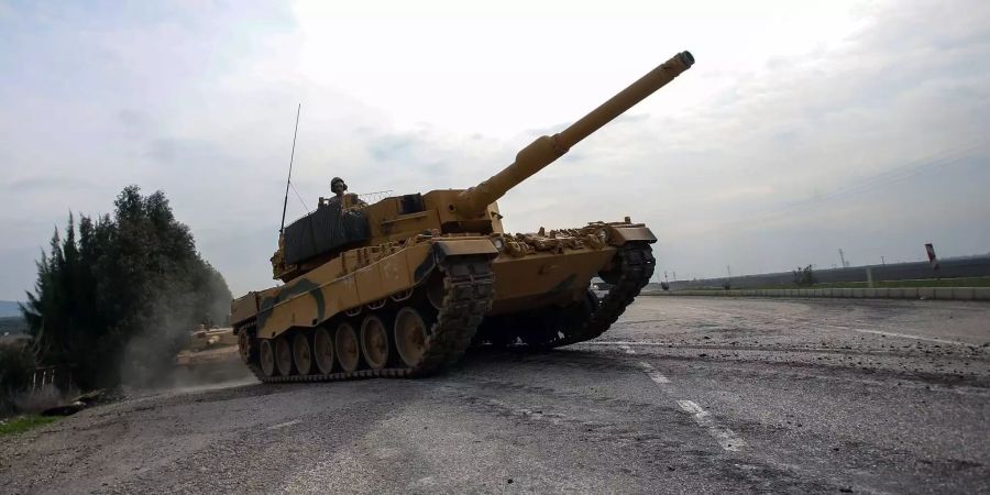 Ein Panzer Leopard 2A4 der türkischen Armee ist in der Provinz Hatay,