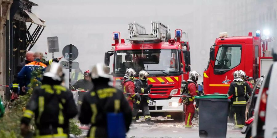 Über 100 Polizisten und 200 Feuerwehrleute standen im Einsatz.