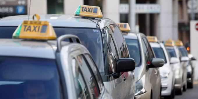 Auslands-Konkurrenz - Genfer Taxifahrer protestieren