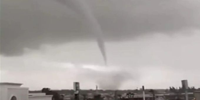 Mehrere Verletzte - Tornado wütet in türkischem Ferienort Antalya