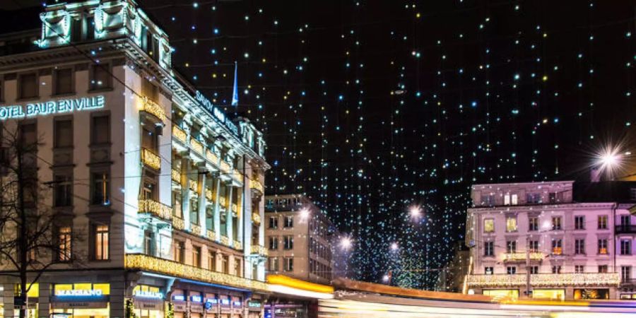 Weihnachtsbeleuchtung an der Zürcher Bahnhofstrasse