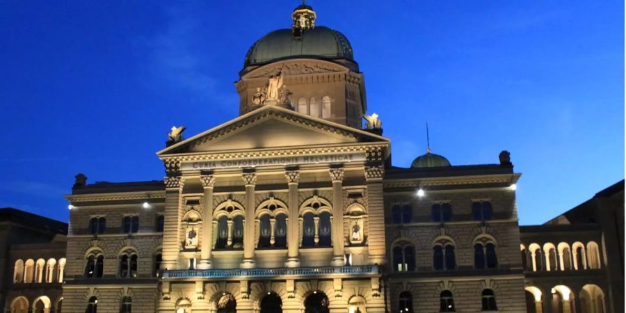 Ein verdächtiger Gegenstand löste am Bundesplatz in Bern einen Polizeieinsatz aus.