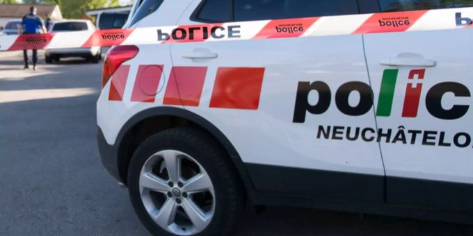 Ein Auto von der Neuenburger Polizei. le locle cressier ne